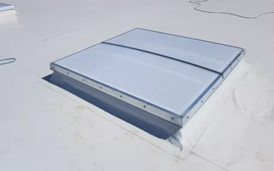 Poradnik dla architekta: Jak skonstruować dachy płaskie z wykorzystaniem świetlików dachowych kopułkowych